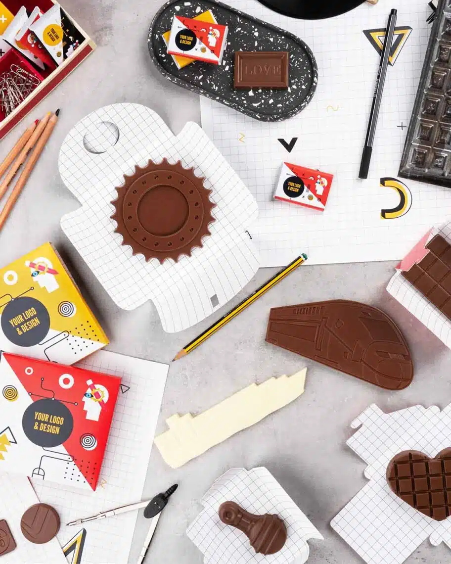 Obrazek przedstawiający słodycze reklamowe: Czekolady w indywidualnym ksztaåcie kompozycyjne