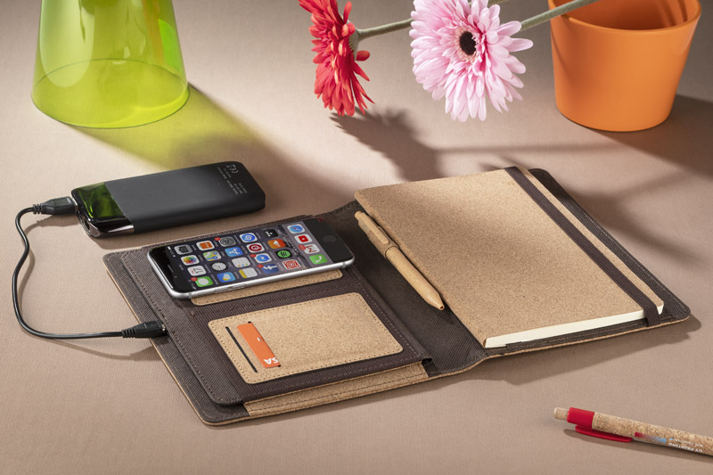 Teczka z ładowarką indukcyjną CHARCO A5 P001688A