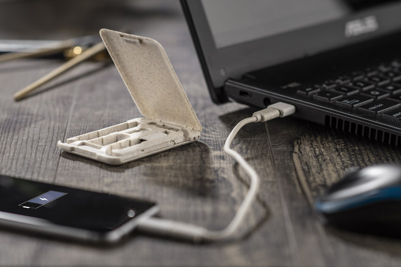 Stojak do telefonu z kablami do ładowania OLIN P041501A