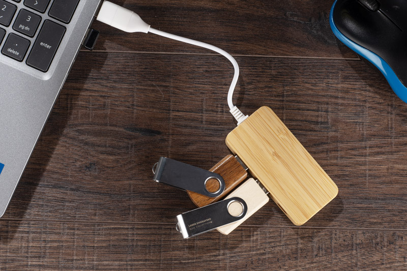 Rozdzielacz bambusowy HUB USB z wymienną wtyczką - RIVO P084825A