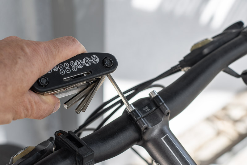 Zestaw narzędzi rowerowych LEROY P056340A