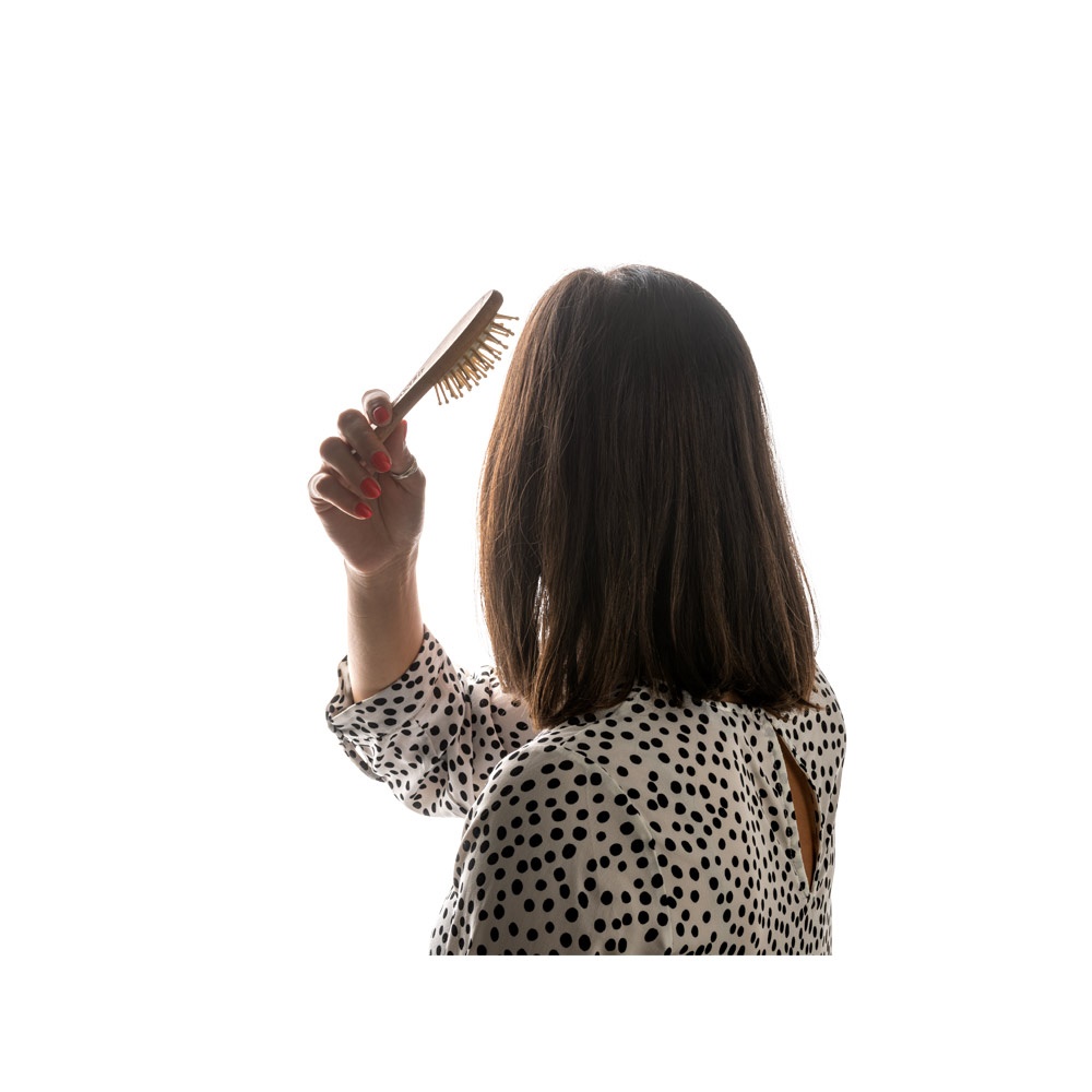 DERN. Drewniana szczotka do włosów z bambusowymi ząbkami P046652S