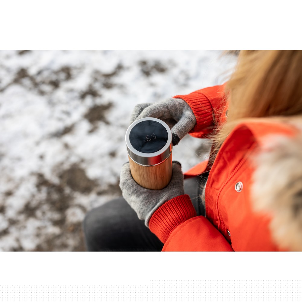 Bambusowy termos 500 ml, posiada sitko zatrzymujące fusy oraz dotykowy cyfrowy wyświetlacz temperatury napojów | Georgia P039028X