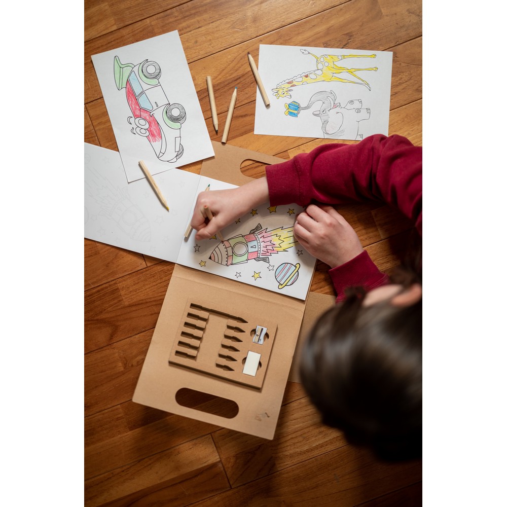 Zestaw do kolorowania, kredki, temperówka, gumka | Legend P039405X