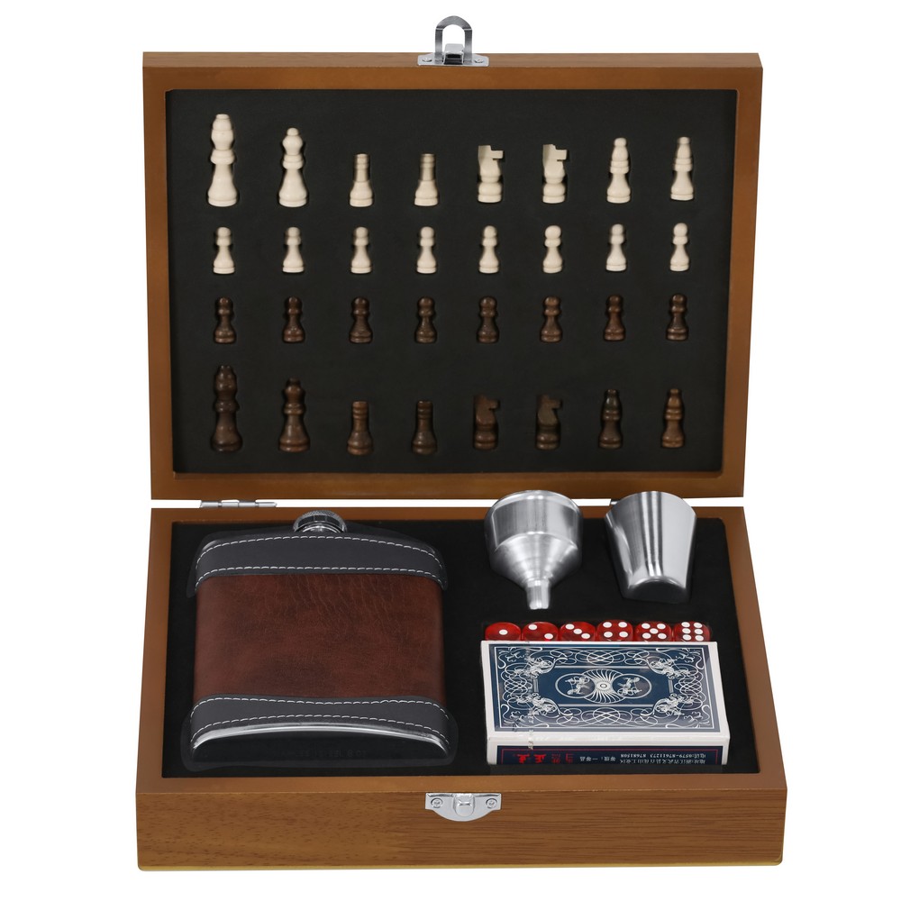 Zestaw upominkowy, piersiówka 175 ml, kieliszek 30 ml, szachy, karty oraz kości do gry P105189X