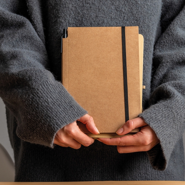 Notatnik A5 w kratkę z długopisem P085825K