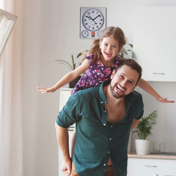 Zegar ścienny plastikowy DEN HAAG P087485G