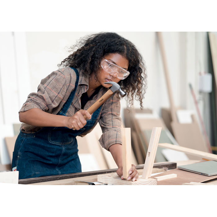 Drewniany młotek z pazurem P100732O