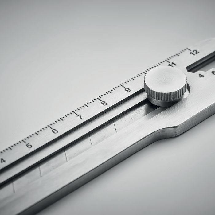 Wysuwany nóż wielofunkcyjny P051200O