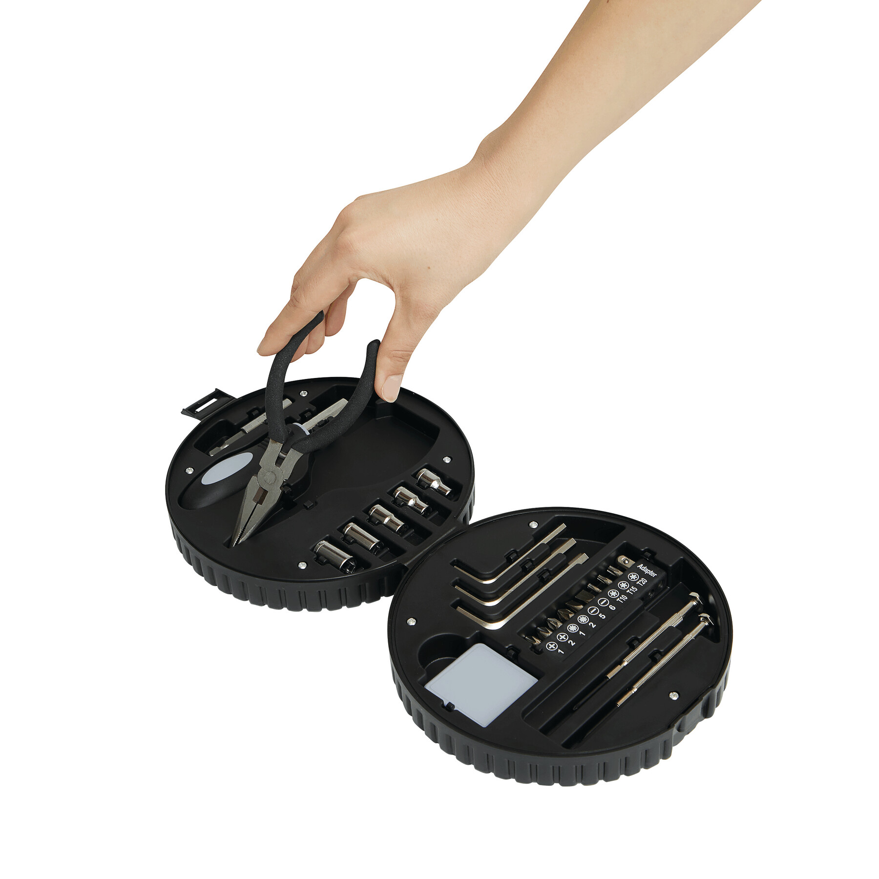 Zestaw narzędzi w kształcie opony samochodowej. P106595I