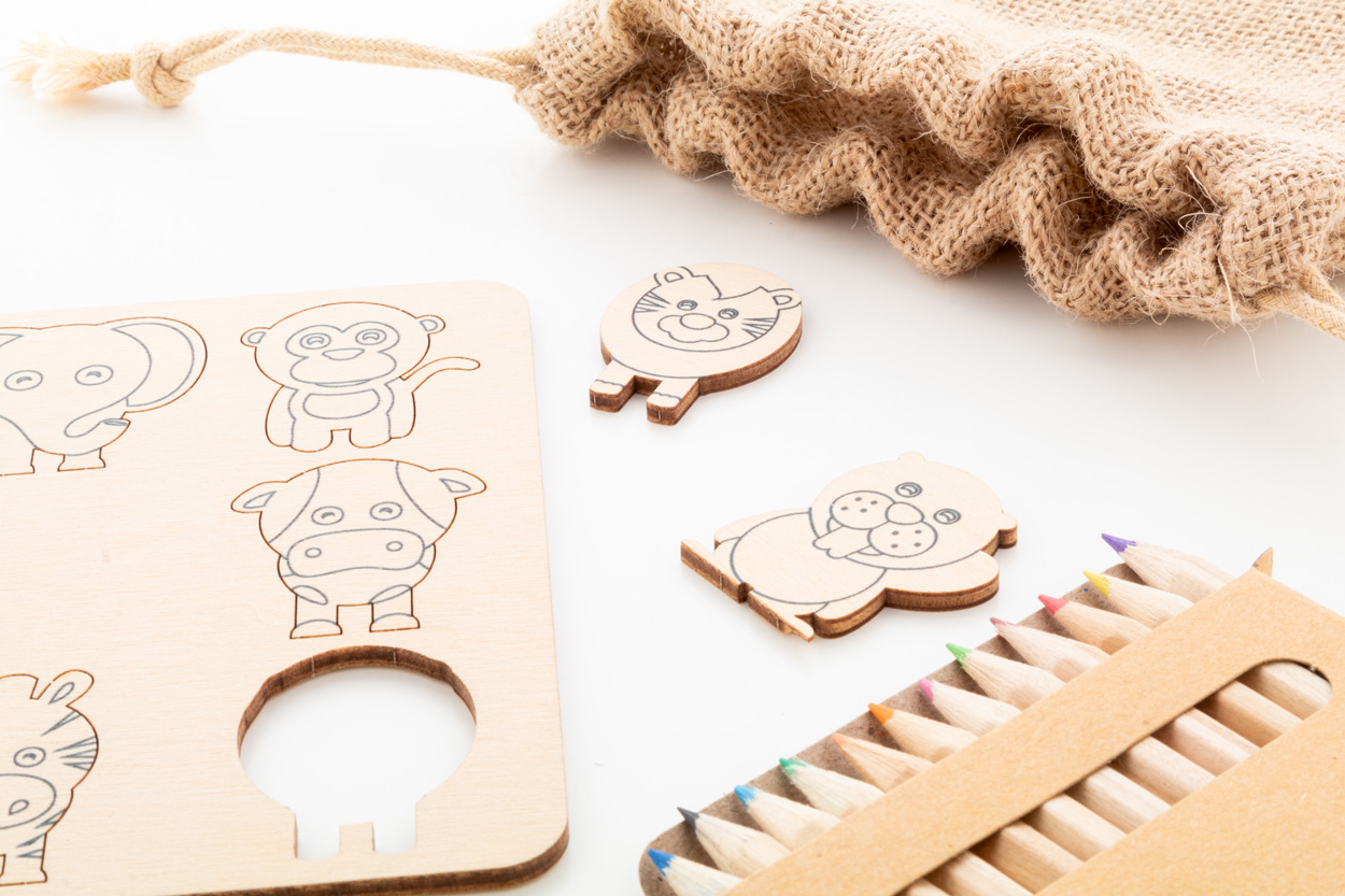 Gra polegająca na kolorowaniu i dopasowywaniu kształtów P118320D