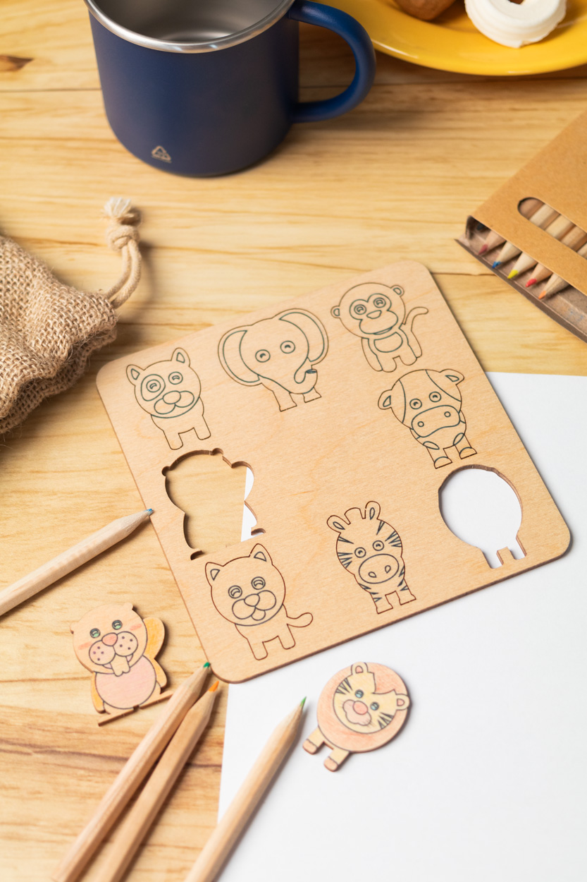 Gra polegająca na kolorowaniu i dopasowywaniu kształtów P118320D