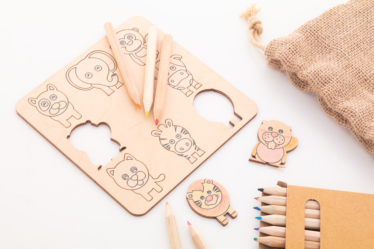 Gra polegająca na kolorowaniu i dopasowywaniu kształtów P118320D