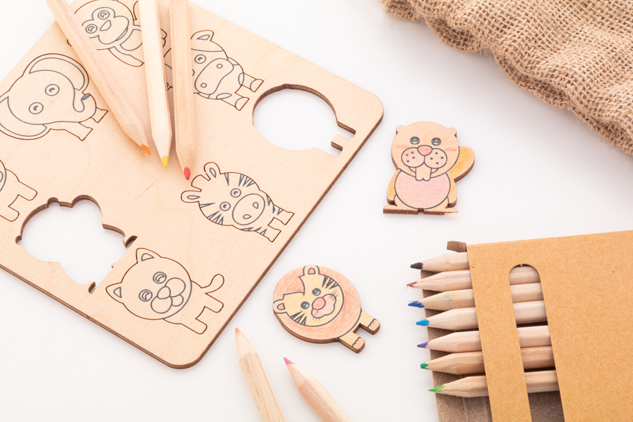 Gra polegająca na kolorowaniu i dopasowywaniu kształtów P118320D