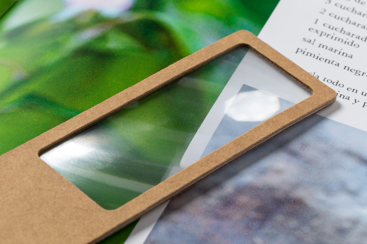 Zakładka ze szkłem powiększającym P116382D 3 Zakładka ze szkłem powiększającym P116382D