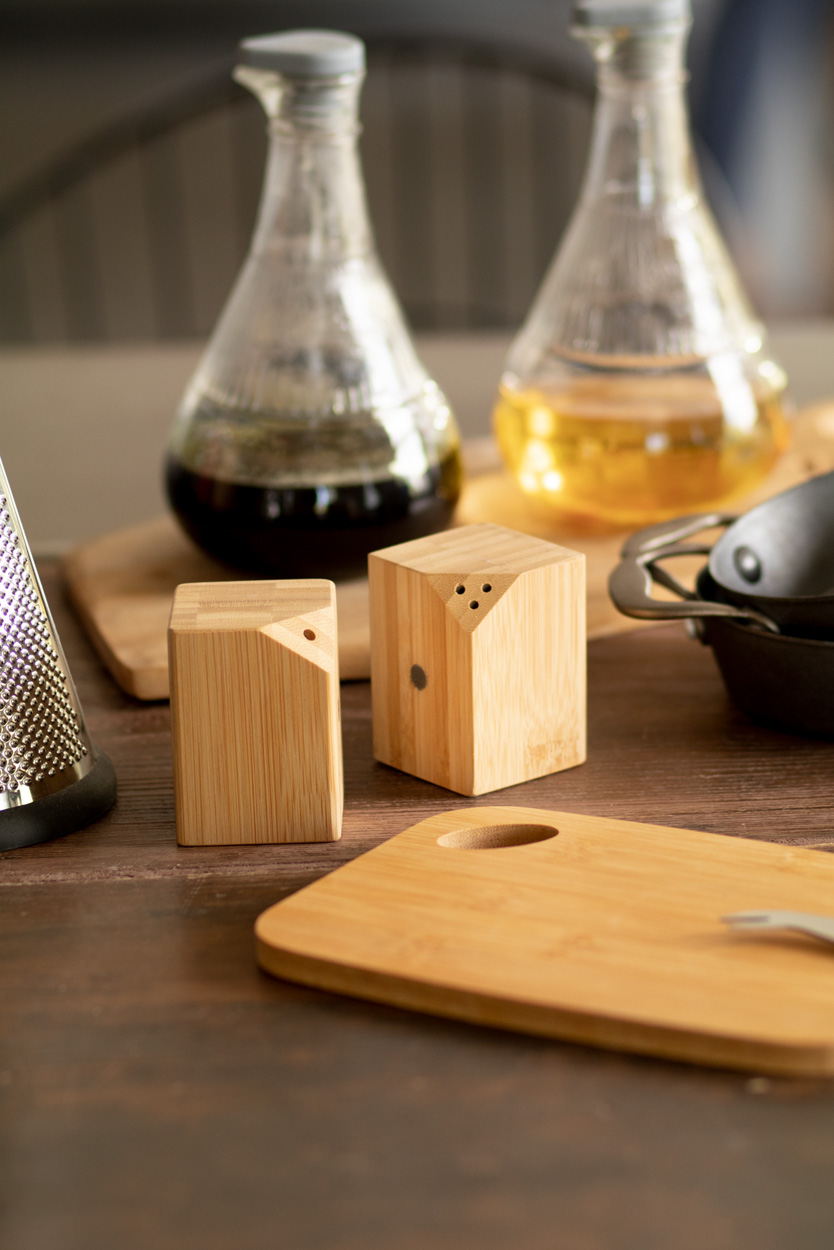 Zestaw - solniczka i pieprzniczka P115813D