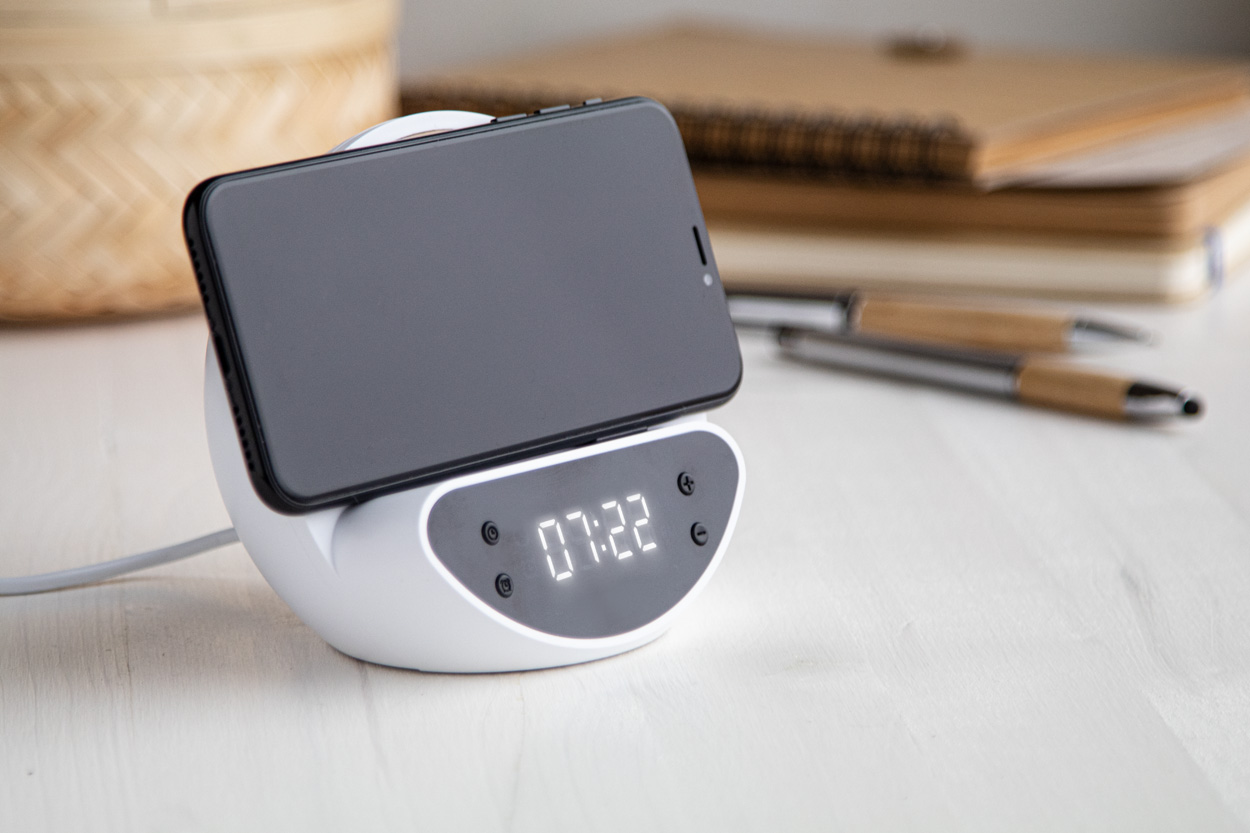 Zegar z ładowarką indukcyjną P116570D