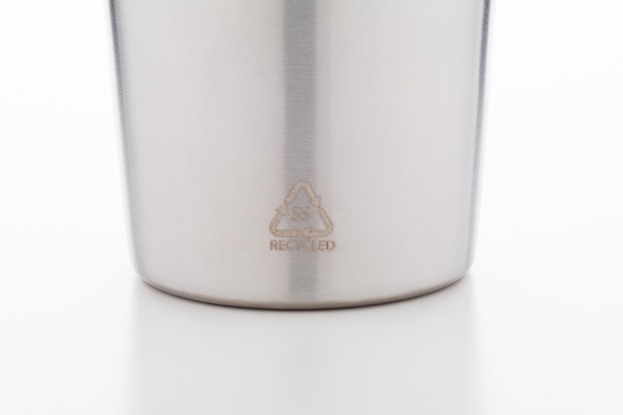 Kubek ze stali nierdzewnej z recyklingu P118303D