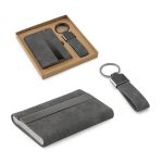 VAUGHN. Zestaw składający się z etui na karty i etui na klucze, oba wykonane z metalu i poliestru z recyklingu (30% rPET) P122237S