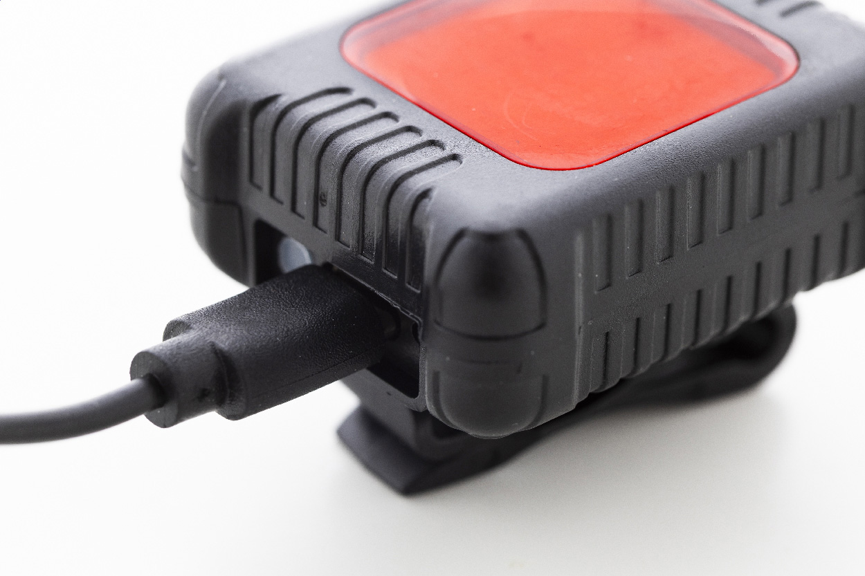 Zestaw lampek rowerowych z możliwością ładowania P132055D