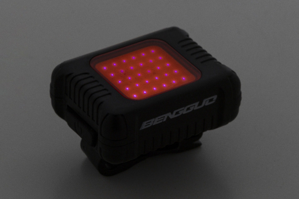 Zestaw lampek rowerowych z możliwością ładowania P132055D