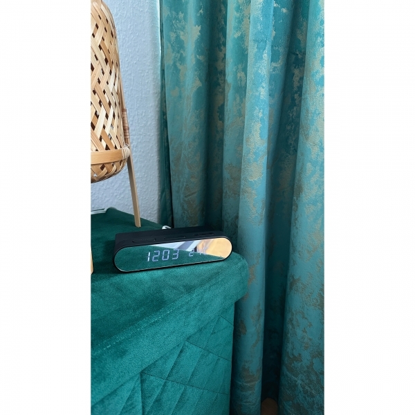 Budzik z bezprzewodową ładowarką ADELAIDE P133491G