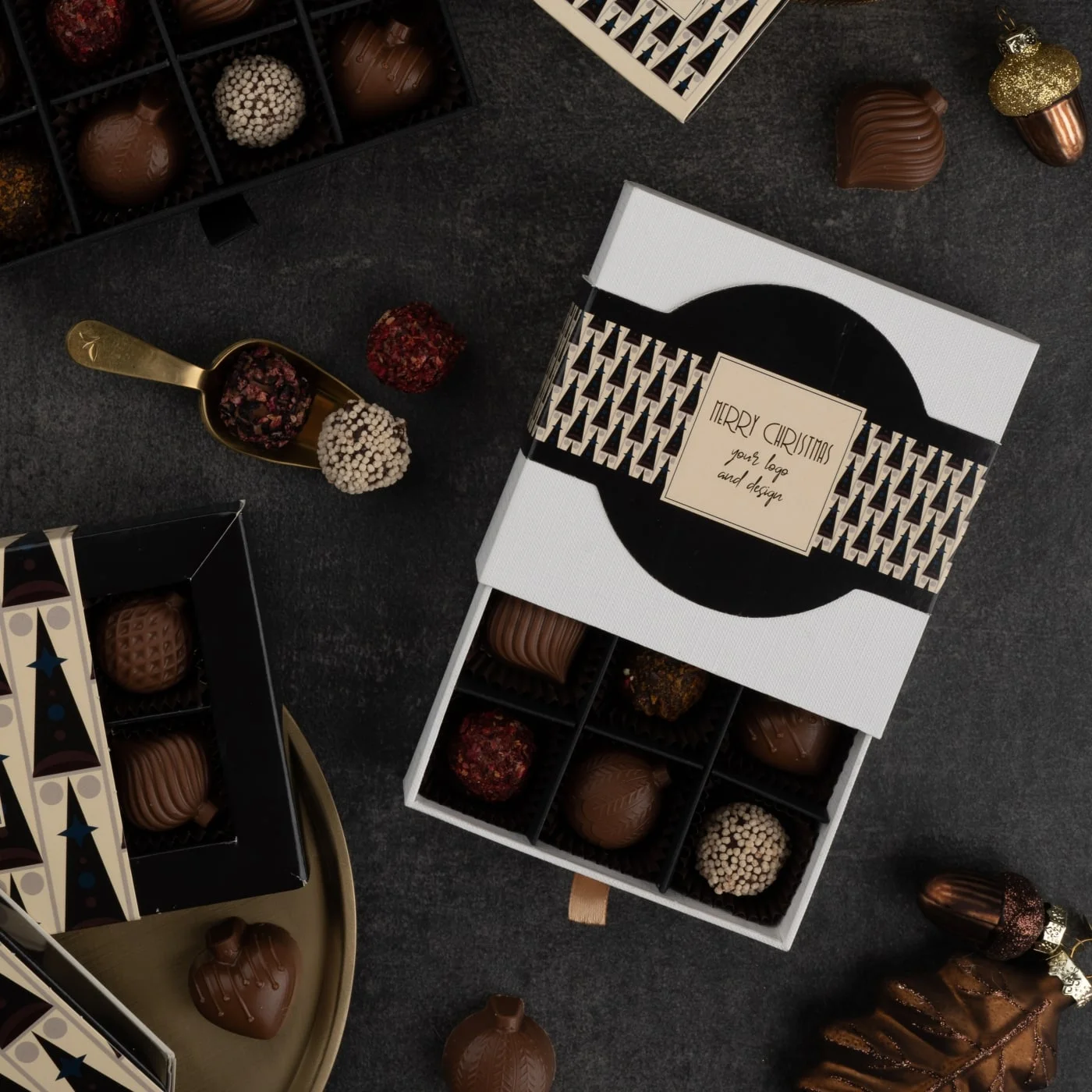 PRALINY CHRISTMAS MOMENTS P137390Z