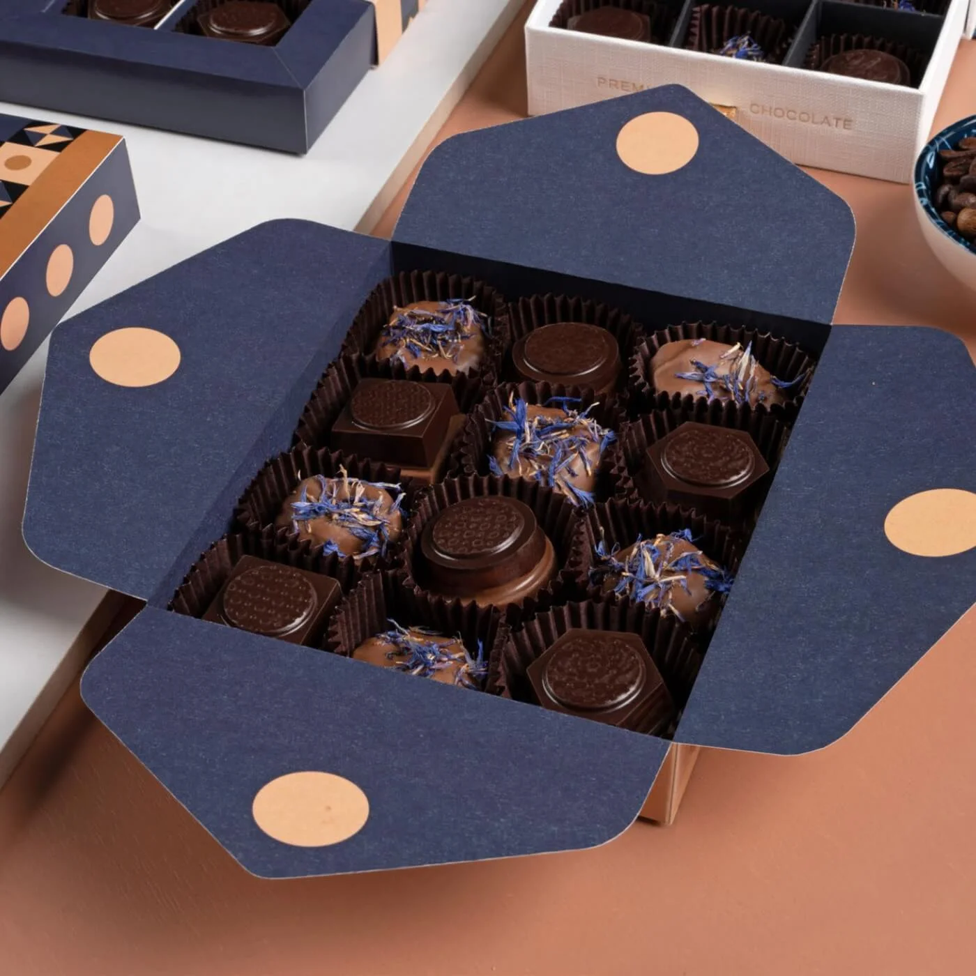 BOMBONIERKA CZEKOLADOWA MOZAIKA 12 SZT P136511Z