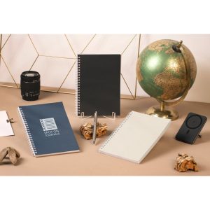 SCHILLER. Notatnik A5 z elastyczną okładką, wykonany w 100% z papieru pochodzącego z recyklingu P145085S ST-93665-W