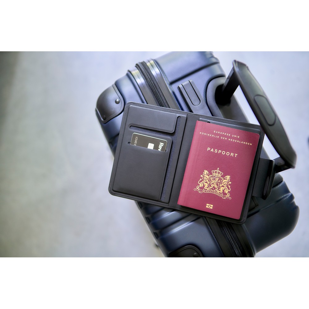 Etui na paszport z lokalizatorem P133598X AX-VA517-03