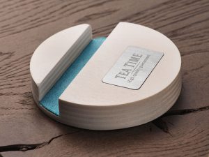 Drewniana podstawka pod telefon P065271J 