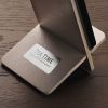 Drewniana podstawka pod telefon P065272J 6 Drewniana podstawka pod telefon P065272J