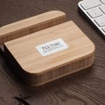 Drewniana podstawka pod telefon P065285J 