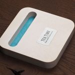 Drewniana podstawka pod telefon P065290J 