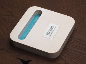 Drewniana podstawka pod telefon P065290J 