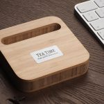 Drewniana podstawka pod telefon P065291J 