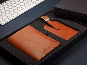 Zestaw paszport i zawieszka na bagaż P134685J 