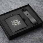 Zestaw piersiówka i brelok P065524J 