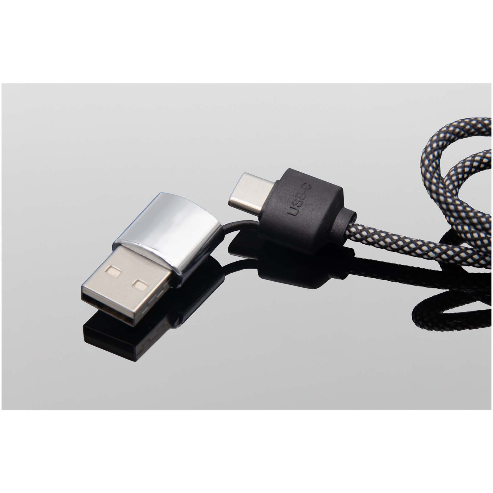 SCX.design C33 kabel do ładowania typu C o mocy 60 W z podwójnym podświetlanym logo P158107C