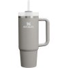 Kubek termiczny Stanley Quencher® H2.0 FlowState™ 890 ml z recyklingowanej stali nierdzewnej P179265C szary Kubek termiczny Stanley Quencher® H2.0 FlowState™ 890 ml z recyklingowanej stali nierdzewnej P179265C szary