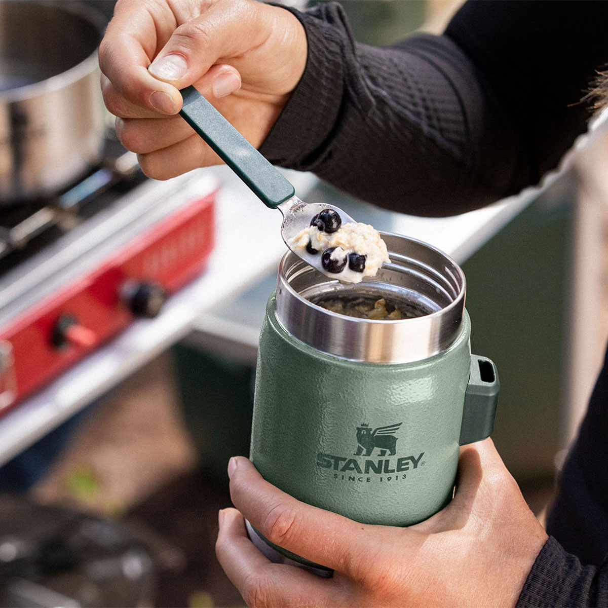 Termos obiadowy ze sztućcem CLASSIC - 0,4 L HAMMERTONE GREEN / Stanley P091163P 4 Termos obiadowy ze sztućcem CLASSIC - 0,4 L HAMMERTONE GREEN / Stanley P091163P