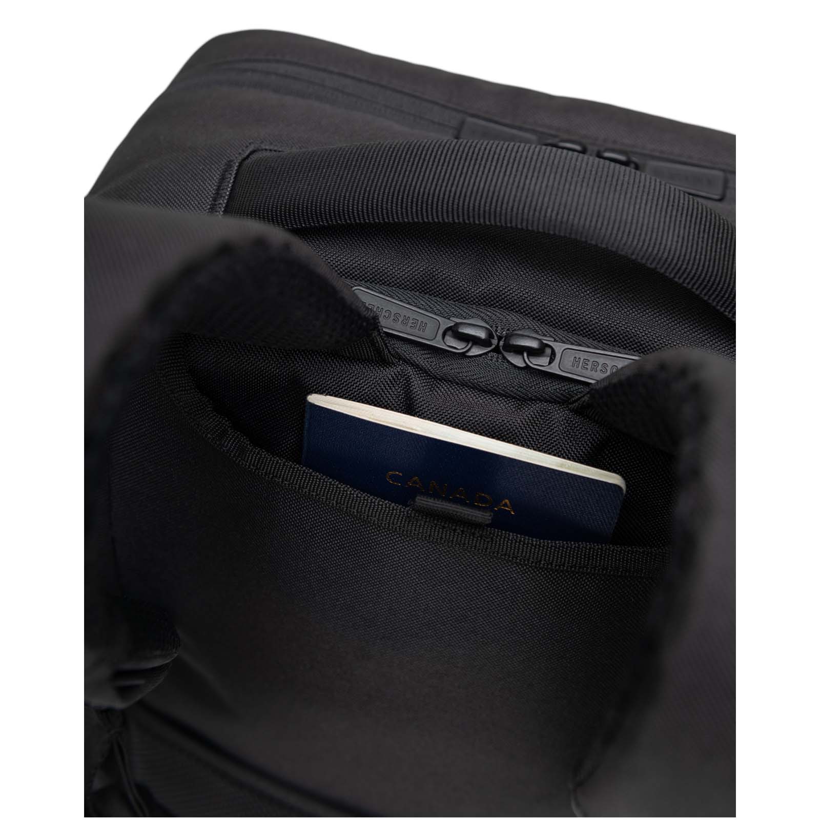 Plecak z materiałów pochodzących z recyklingu Herschel Kaslo Tech 30 litrów P183003C